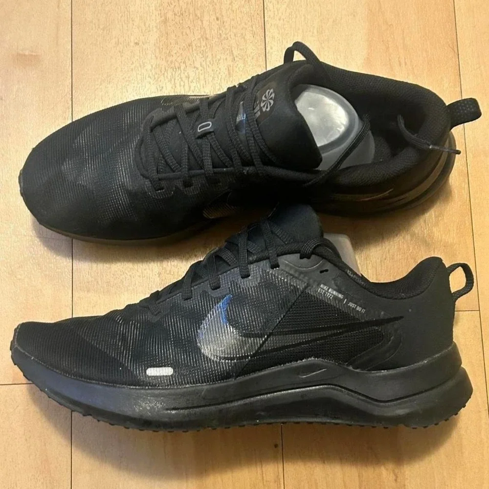 Men's black Nike down shifter tennis shoes‎ EUC men's 10.5 EUC